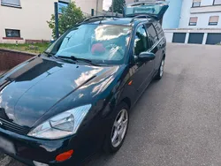 Schwarz Gebraucht 2001 Ford Focus Ghia Kombi | 2.200 € (Etwas zu teuer)
