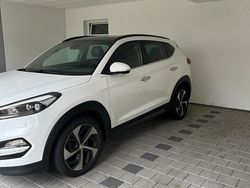 Weiß Gebraucht 2015 Hyundai Tucson Premium SUV | 16.500 € (Etwas zu teuer)