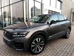 Grau Gebraucht 2023 VW Touareg R-line SUV | 79.968 € (Teuer)