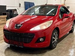 Rot Gebraucht 2012 Peugeot 207 CC Platinum Cabrio | 3.900 € (Guter Preis)