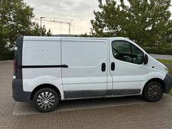 Weiß Gebraucht 2005 Opel Vivaro Van / Kleinbus | 3.000 €