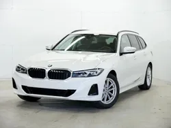 Alpinweiss 3 Gebraucht 2024 BMW 318 Sport Line Kombi | 33.380 € (Fairer Preis)