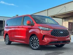 Rot Neu 2025 Ford Tourneo Custom Titanium Van / Kleinbus | 58.949 € (Etwas zu teuer)