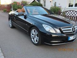 Schwarz Gebraucht 2011 Mercedes E200 Avantgarde Cabrio | 12.300 €