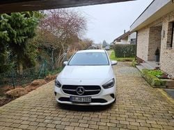 Weiß Gebraucht 2023 Mercedes B200 Progressive Van / Kleinbus | 24.950 € (Superpreis)