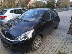 Schwarz Gebraucht 2018 Peugeot 208 Active Kleinwagen | 6.900 € (Fairer Preis)