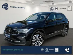 Deep black perleffekt Gebraucht 2023 VW Tiguan Active SUV | 24.499 € (Guter Preis)