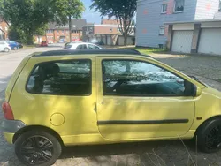 Gelb Gebraucht 2001 Renault Twingo Kleinwagen | 555 €
