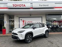 Weiß Gebraucht 2023 Toyota Yaris Cross SUV | 27.480 € (Etwas zu teuer)