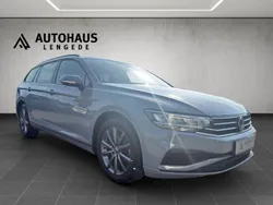 Grau Gebraucht 2023 VW Passat Basis Kombi | 23.999 € (Guter Preis)