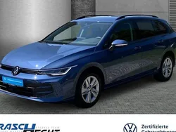 Blau Gebraucht 2024 VW Golf VIII Life Kombi | 27.280 € (Fairer Preis)