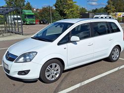 Weiß Gebraucht 2013 Opel Zafira Family Van / Kleinbus | 6.500 € (Guter Preis)