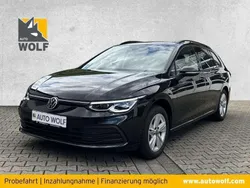 Deep black perleffekt Gebraucht 2024 VW Golf VIII Life Kombi | 25.490 € (Fairer Preis)