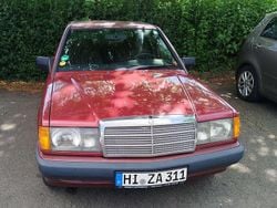 Rot Gebraucht 1991 Mercedes 190 Limousine | 4.150 €