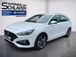 Serenity white / mic Gebraucht 2023 Hyundai i30 Trend Kombi | 23.780 € (Fairer Preis)