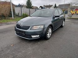 Grau Gebraucht 2016 Skoda Octavia Ambition Kombi | 8.900 € (Superpreis)