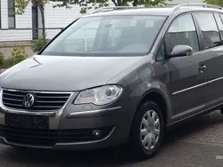 Grau Gebraucht 2007 VW Touran Highline Van / Kleinbus | 3.990 € (Teuer)