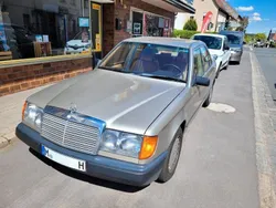 Gold Gebraucht 1987 Mercedes E300 Limousine | 20.000 €