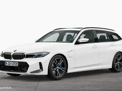 Alpinweiß uni Gebraucht 2024 BMW 330e M Sport Kombi | 49.990 € (Fairer Preis)