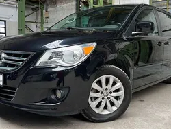 Schwarz Gebraucht 2018 VW Routan SE Van / Kleinbus | 13.990 €