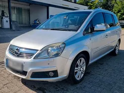 Grau Gebraucht 2009 Opel Zafira Van / Kleinbus | 3.000 € (Fairer Preis)