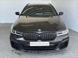 Saphirschwarz met. Gebraucht 2022 BMW 530e M Sport Kombi | 38.649 € (Fairer Preis)