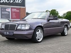 Braun Gebraucht 1993 Mercedes 220 Cabrio | 18.990 €