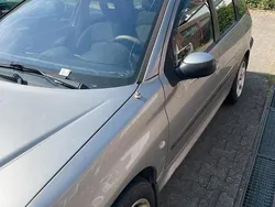 Grau Gebraucht 2003 Peugeot 206 Kombi | 3.200 €