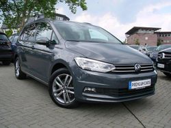 Delphingrau metallic Gebraucht 2024 VW Touran Comfortline Van / Kleinbus | 32.890 € (Fairer Preis)