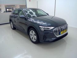 Grau Gebraucht 2020 Audi e-tron Comfort SUV | 22.999 € (Guter Preis)