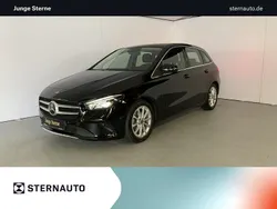 Unilack nachtschwarz Gebraucht 2020 Mercedes B200 Van / Kleinbus | 24.580 € (Fairer Preis)