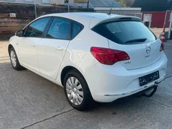 Weiß Gebraucht 2014 Opel Astra Limousine | 6.980 € (Guter Preis)
