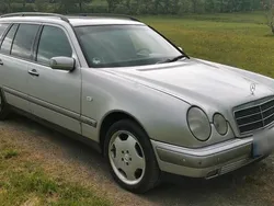 Silber Gebraucht 1999 Mercedes 320 Kombi | 3.300 €