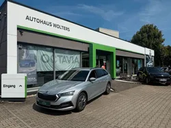 Silber Gebraucht 2022 Skoda Octavia Tour Kombi | 24.900 € (Guter Preis)