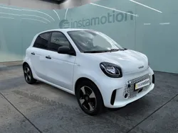 Weiß Gebraucht 2022 Smart ForFour Electric Drive Limousine | 8.682 € (Fairer Preis)