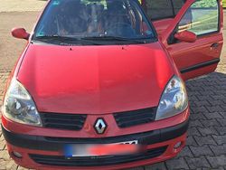 Rot Gebraucht 2004 Renault Clio II Kleinwagen | 2.200 €