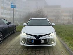 Weiß Gebraucht 2020 Toyota Camry Luxury Limousine | 27.000 € (Etwas zu teuer)