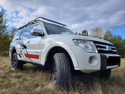 Weiß Gebraucht 2010 Mitsubishi Pajero Instyle SUV | 16.500 € (Teuer)