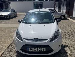 Weiß Gebraucht 2009 Ford Fiesta Trend Kleinwagen | 2.400 € (Guter Preis)