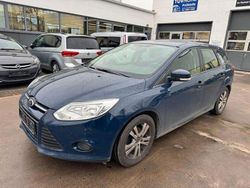 Blau Gebraucht 2014 Ford Focus Ambiente Limousine | 1.950 € (Superpreis)