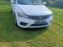 Weiß Gebraucht 2013 Kia Ceed Kleinwagen | 4.600 € (Fairer Preis)