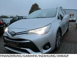 Silber Gebraucht 2016 Toyota Avensis Limousine | 12.999 € (Fairer Preis)