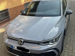 Grau Gebraucht 2023 VW Golf VIII R-line Kombi | 30.800 € (Superpreis)