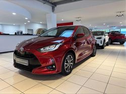 Karmin rot Gebraucht 2021 Toyota Yaris Hybrid Team Limousine | 17.500 € (Fairer Preis)