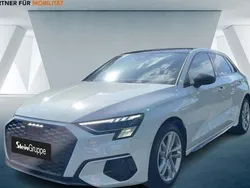 Weiß Gebraucht 2021 Audi A3 Sportback Advanced Limousine | 23.730 €