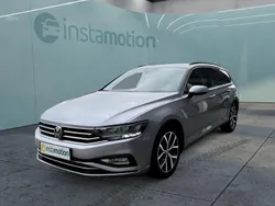 Silber Gebraucht 2024 VW Passat Kombi | 33.699 €