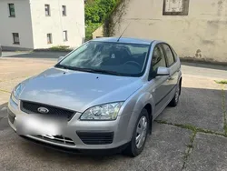 Silber Gebraucht 2007 Ford Focus Limousine | 1.600 €