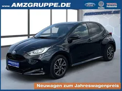 Nacht blau met Gebraucht 2024 Toyota Yaris Hybrid Kleinwagen | 21.950 € (Fairer Preis)