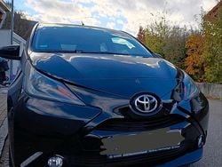 Schwarz Gebraucht 2015 Toyota Aygo Kleinwagen | 5.990 € (Guter Preis)