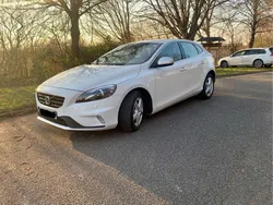 Weiß Gebraucht 2015 Volvo V40 Kinetic Kombi | 12.550 € (Fairer Preis)